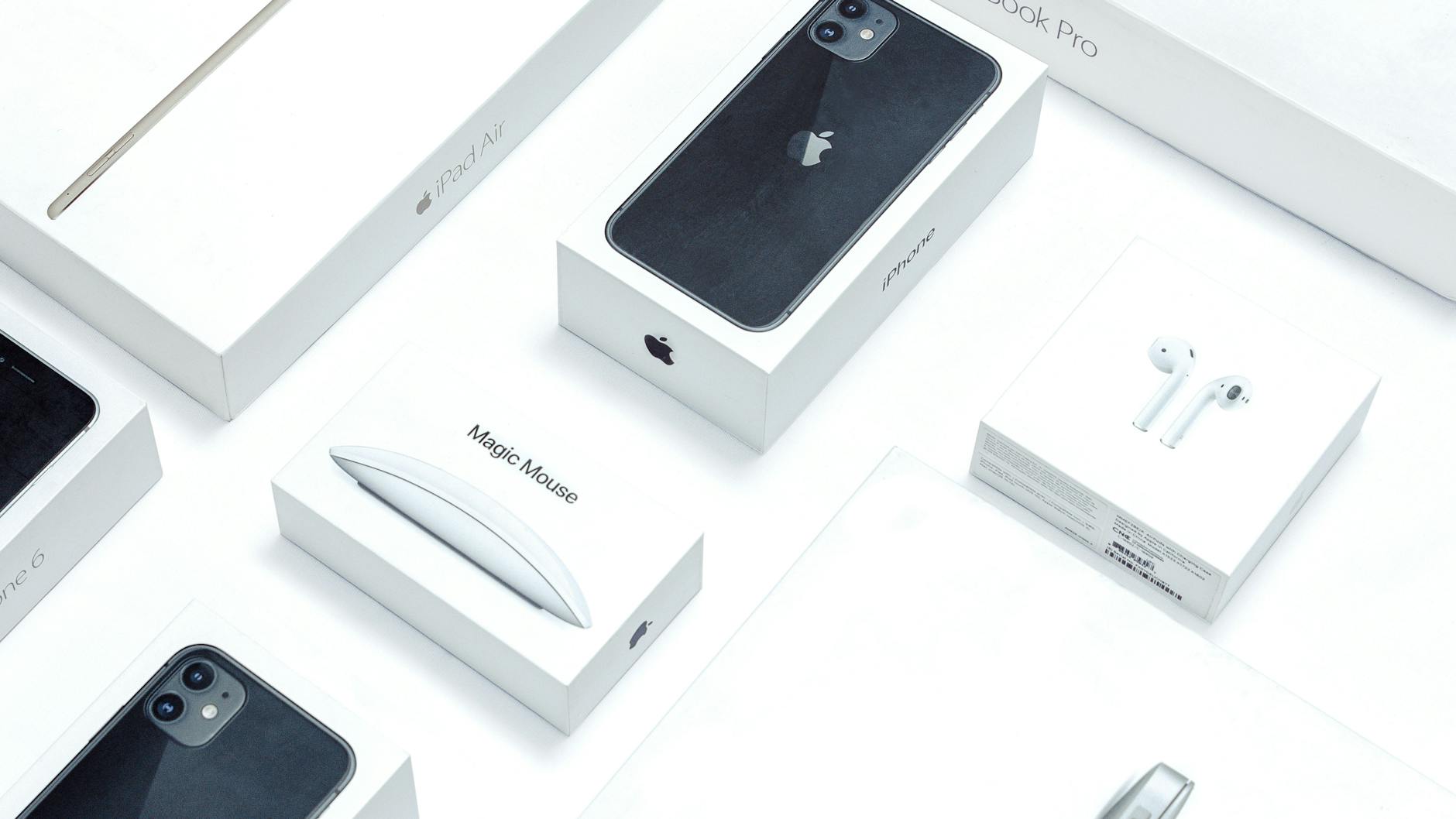 Direct-to-consumer brand product packaging representing DTC review velocity and SERP control